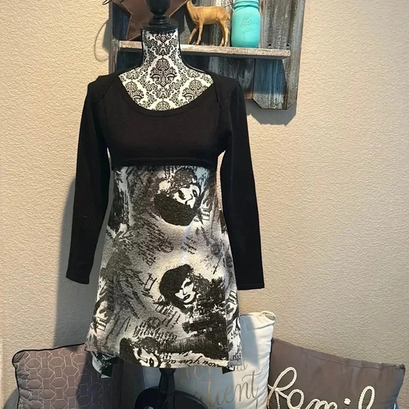 Casual chic dress that can be dressy or not - Picture 1 of 8